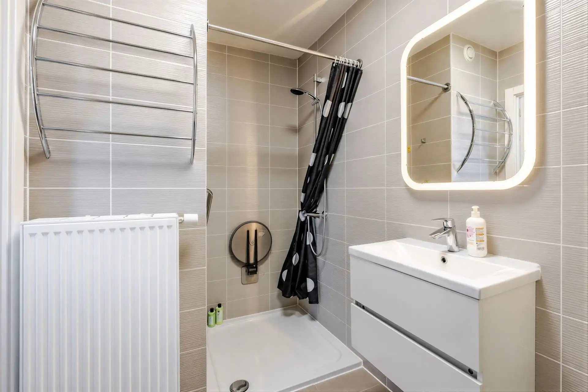 Lichtrijk duplexappartement met 2 SLPK, 2 badkamers & garage foto 5