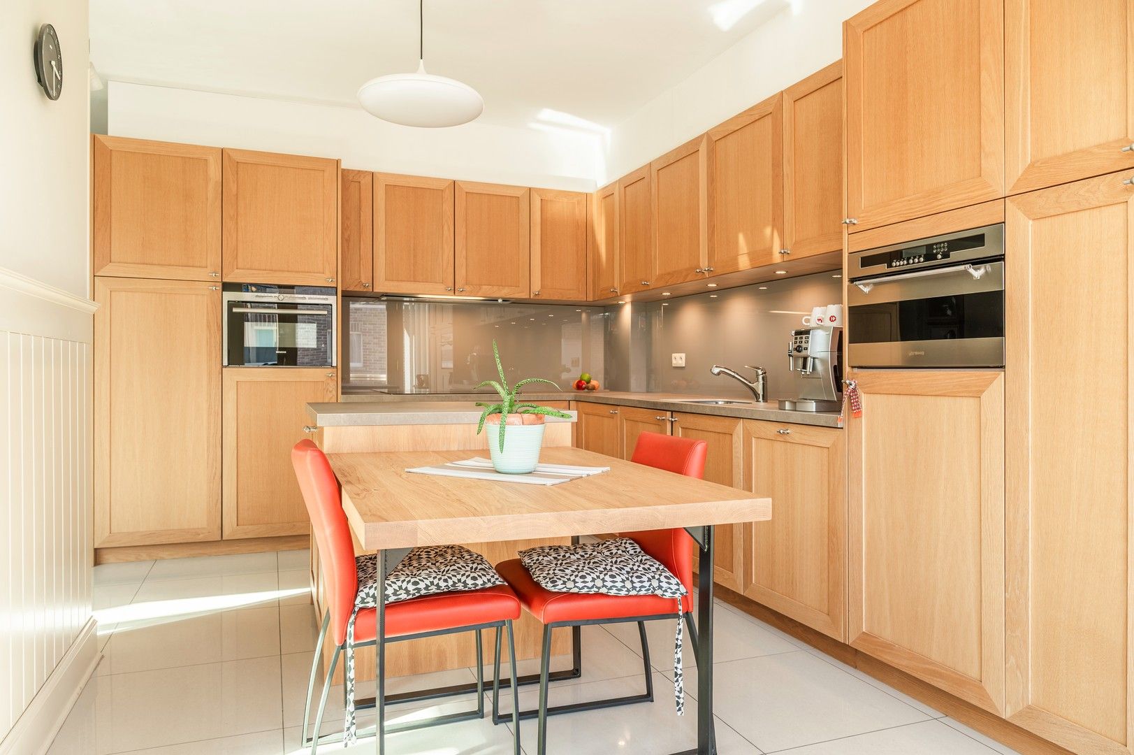 Lichtrijke woning met open leefruimte en garage! foto 8