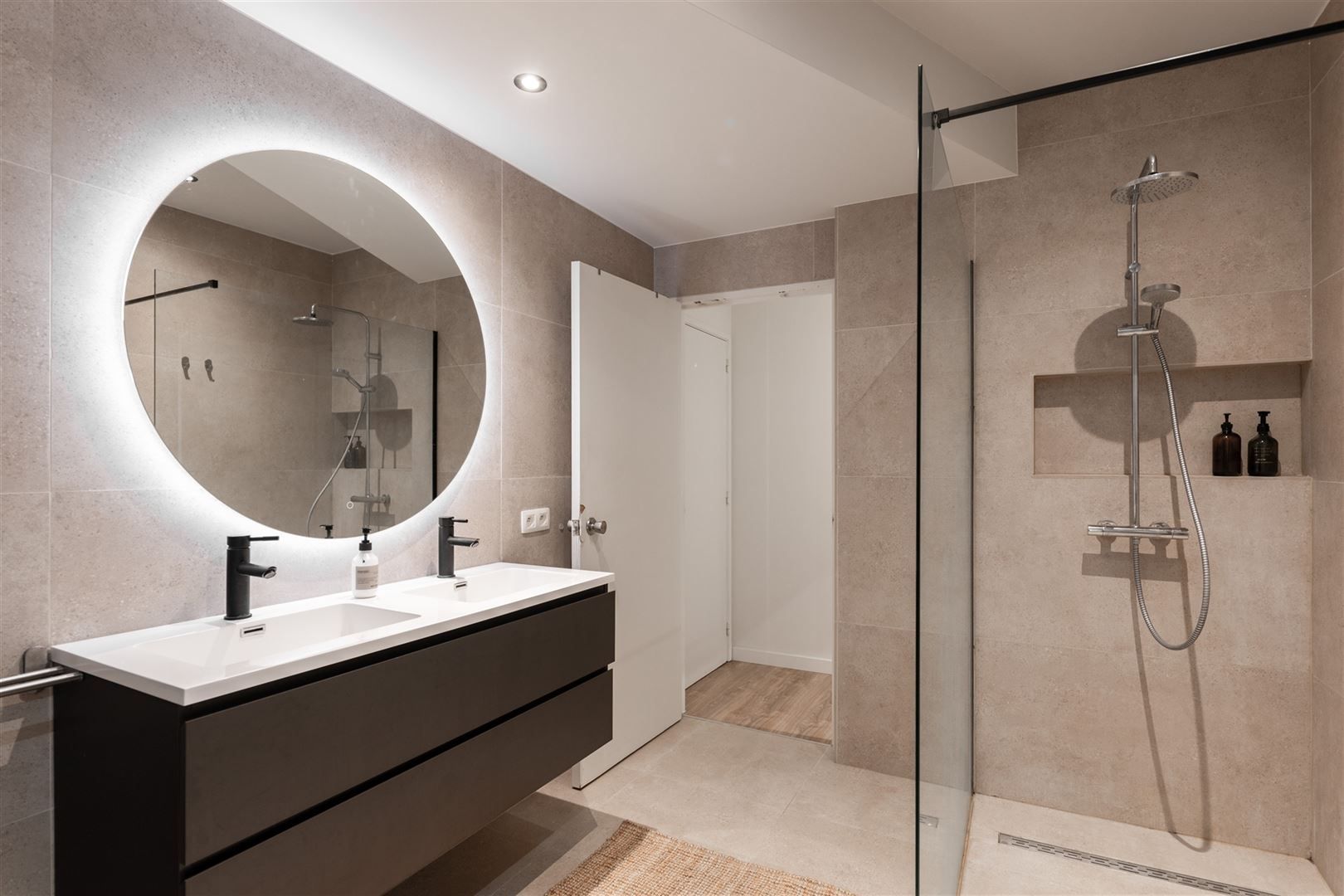 Ruim gerenoveerd appartement (177 m²) met terrassen  foto 12