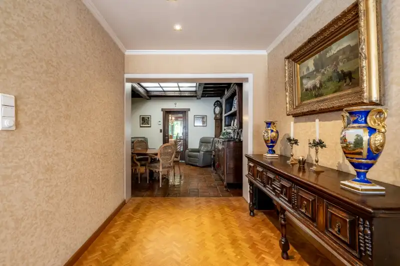 Centraal gelegen ruime woning met 4 slaapkamers. foto 6