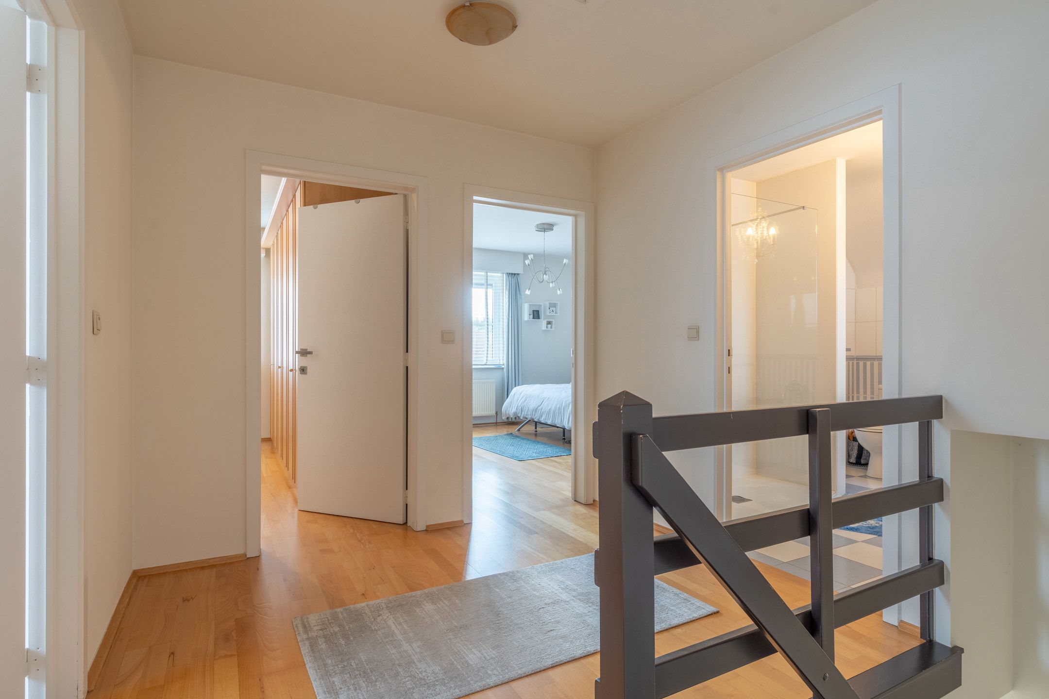 Ruime gezinswoning met 4 slpk's, tuin en garage te Turnhout. foto 14