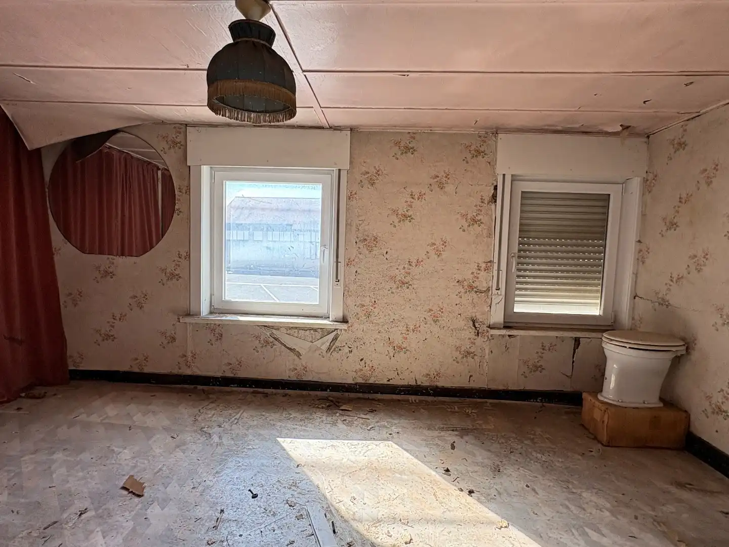 Grote te renoveren woning met zijdeur op 295 m² foto 22