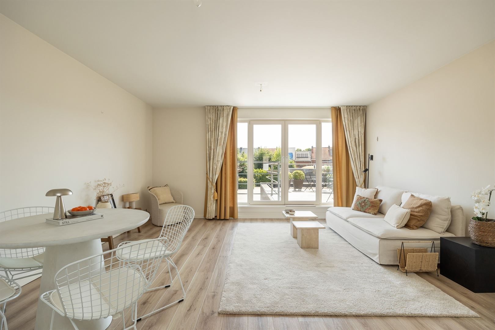 Instapklaar appartement met groot terras en autostaanplaats foto 4