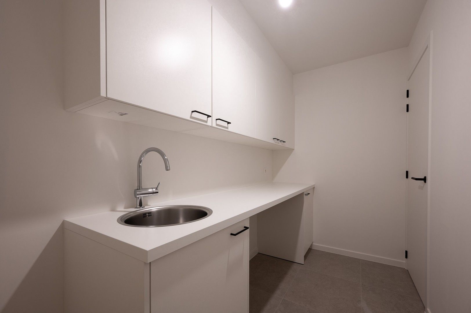 Prachtige nieuwbouw villa met 5 slaapkamers gelegen in een rustige residentiële omgeving vlakbij het centrum. foto 22