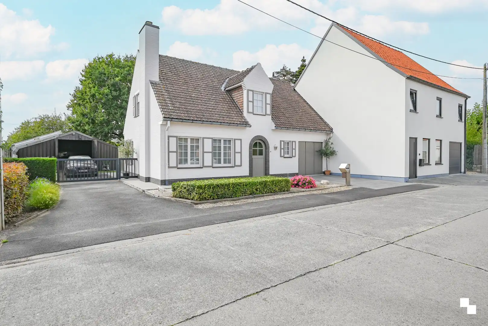 Charmante, goed onderhouden woning met werkplaats foto {{pictureIndex}}