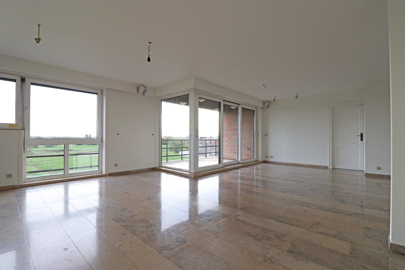 Zeer ruim appartement met prachtig vergezicht foto 4