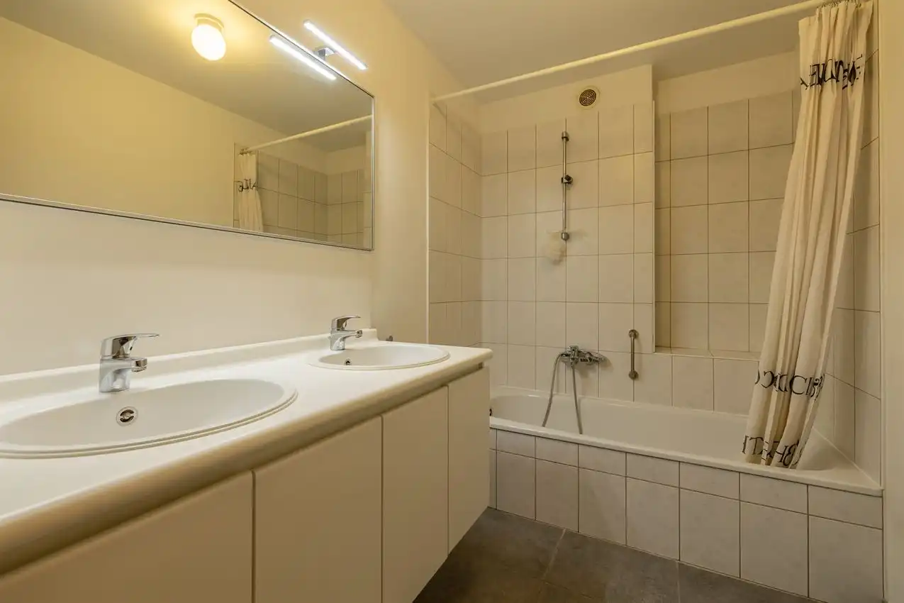 Appartement met 2 slpk., terras en ondergrondse autostaanplaats foto 12
