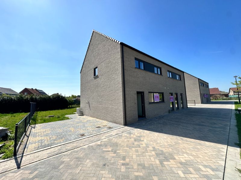 RUSTIG GELEGEN ENERGIE ZUINIGE NIEUWBOUW WONING (3 slpka) foto {{pictureIndex}}