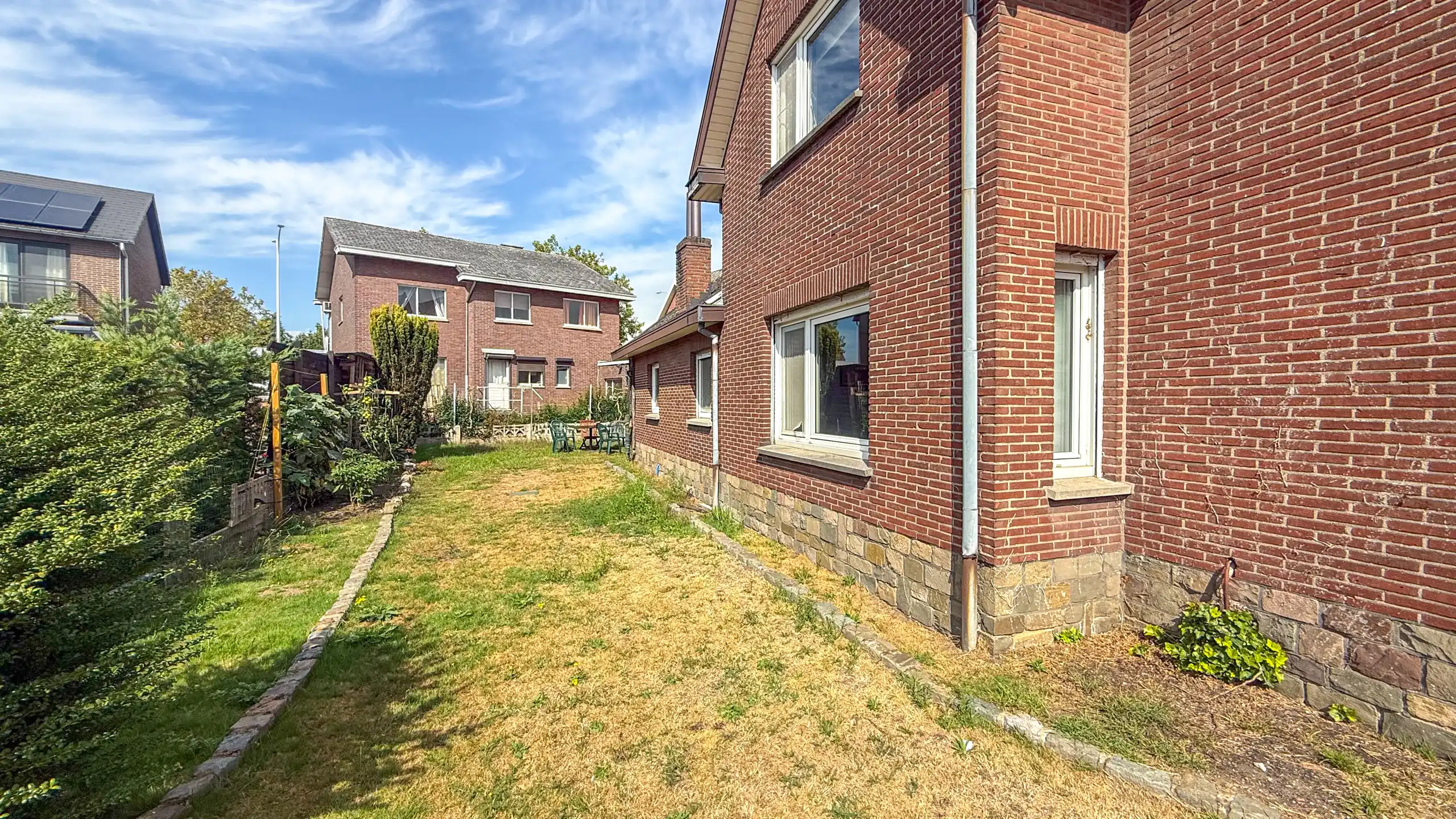 Ruime gezinswoning op groot perceel met veranda en tuin! foto 33