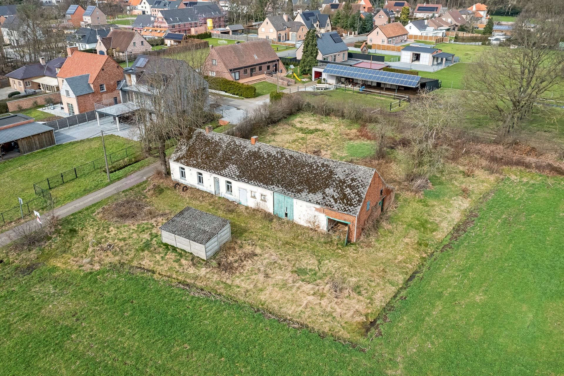 Charmante, volledig te renoveren of herop te bouwen hoeve op een perceel van bijna 2 hectare foto 18