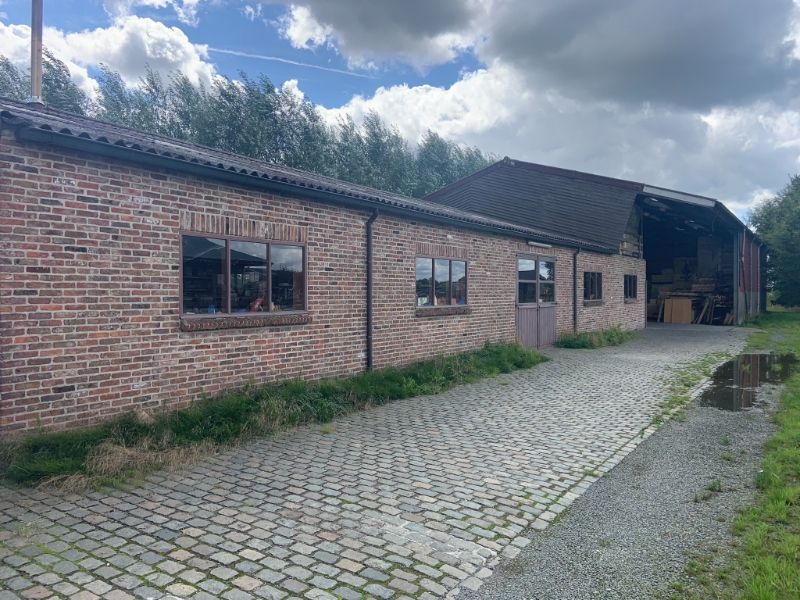 Bedrijfsgebouw In Sleidinge foto {{pictureIndex}}