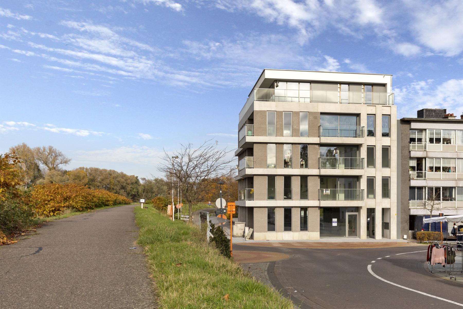 Penthouse met 1slpk en riant terras en ond. berging foto {{pictureIndex}}