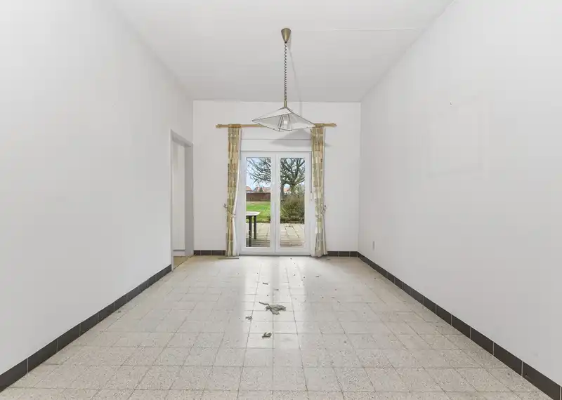 Roeselare-stadsrand. Prachtig pereceel bouwgrond waarvan 6% sloop / werderopbouw mogelijk OF grondige renovatie. Perceel van 875m2. ZUID-WEST. foto 12