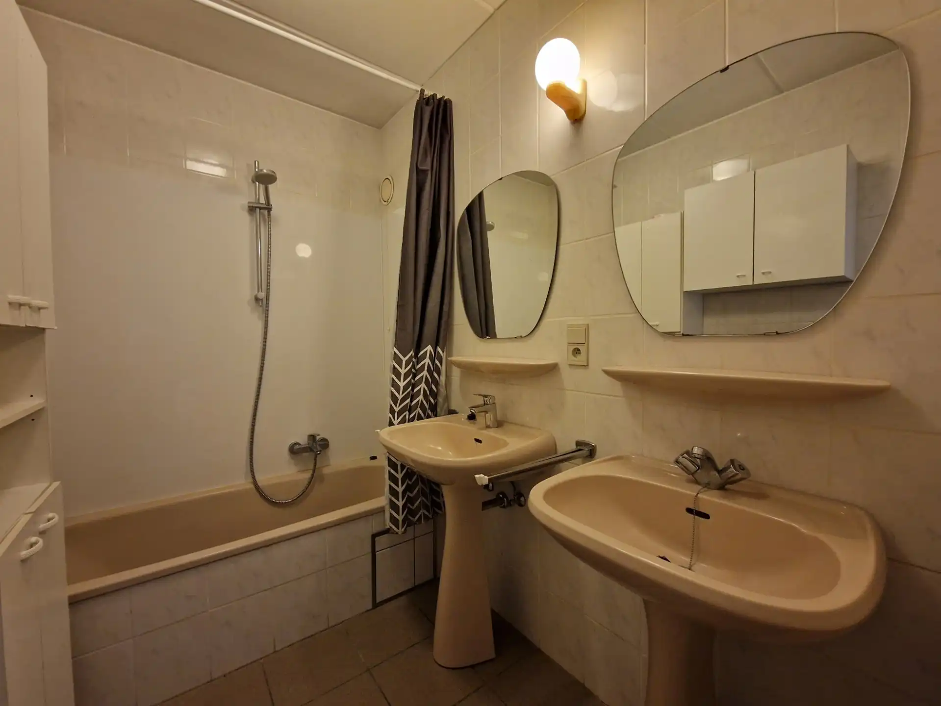 Instapklaar appartement met 2 slaapkamers, berging & parking foto 12