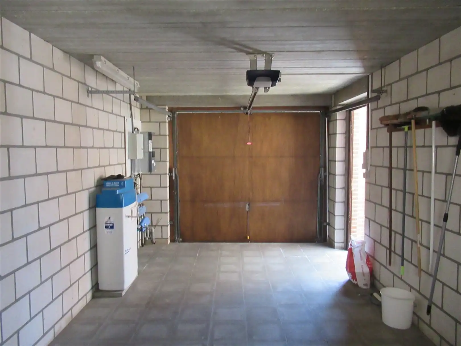 Gelijkvloers appartement met garage. foto 17