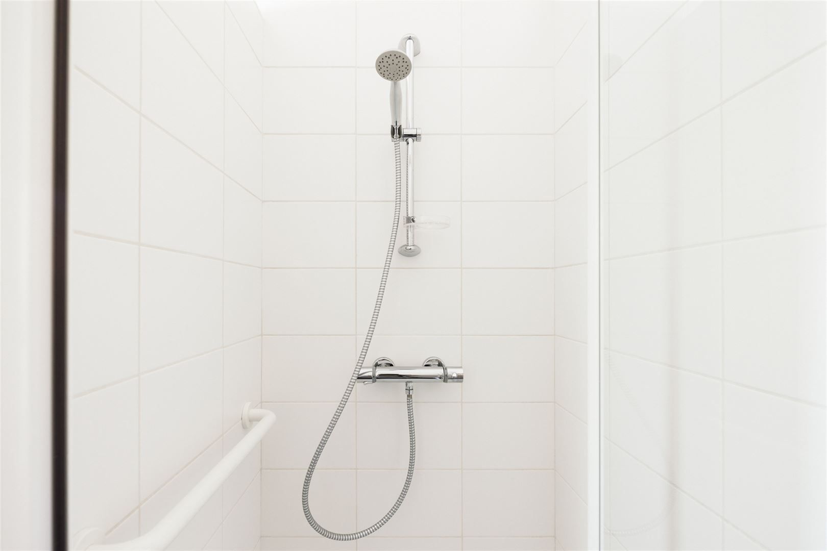 Instapklaar appartement met groot terras en autostaanplaats foto 14