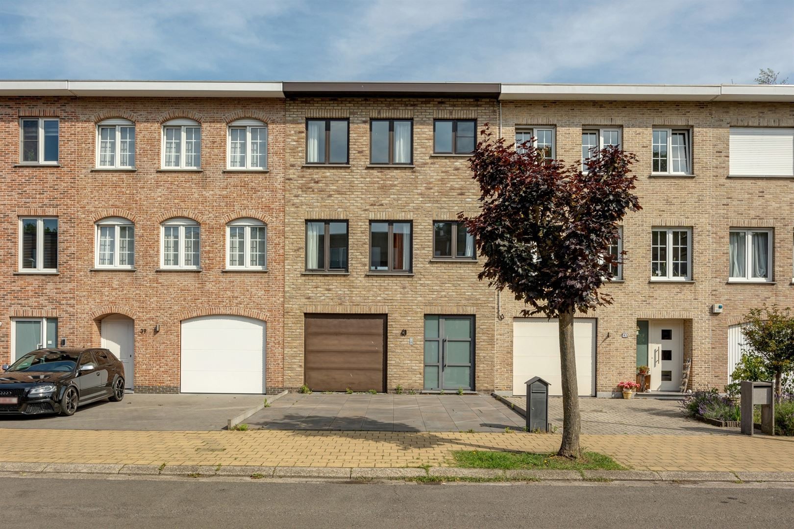 Woning met garage en tuin in rustige woonwijk te Putte (Kapellen) foto {{pictureIndex}}