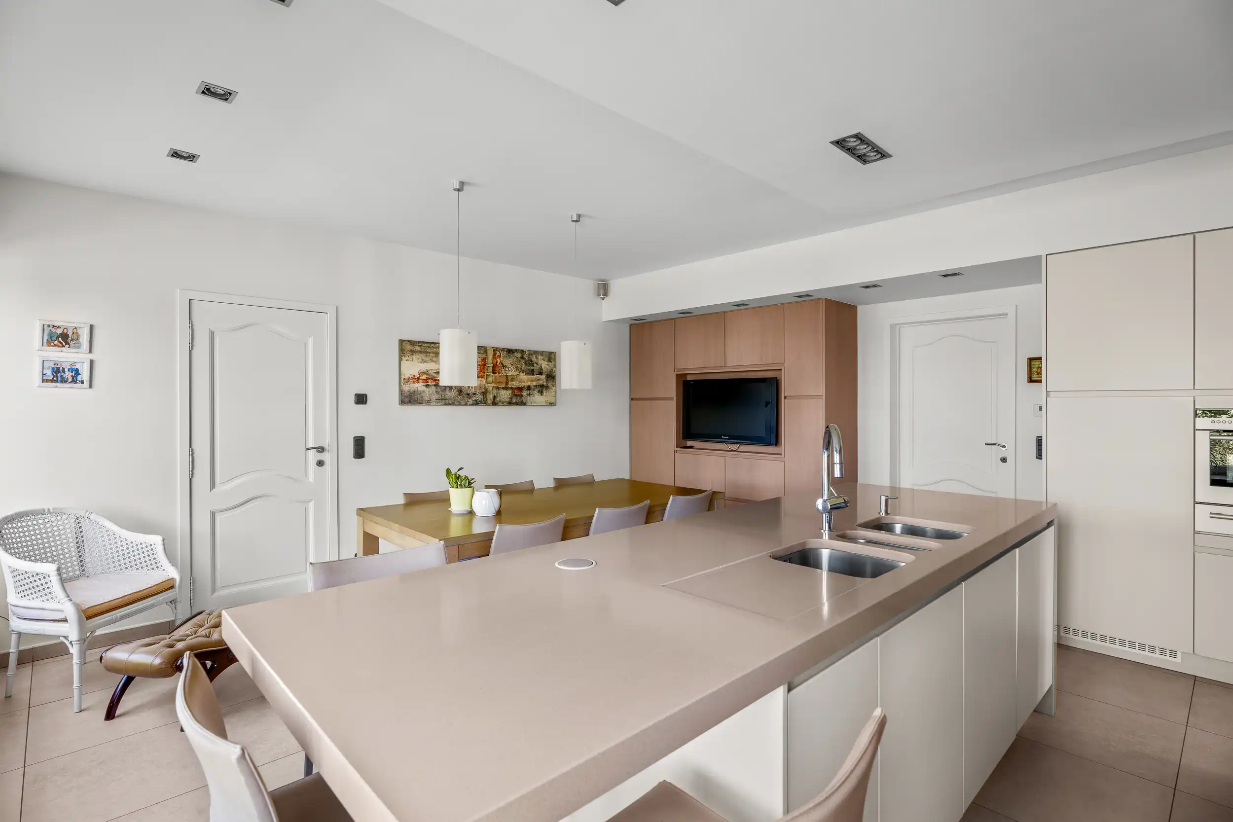 Luxueus gerenoveerde herenwoning  met loods op 2.137m² foto 12