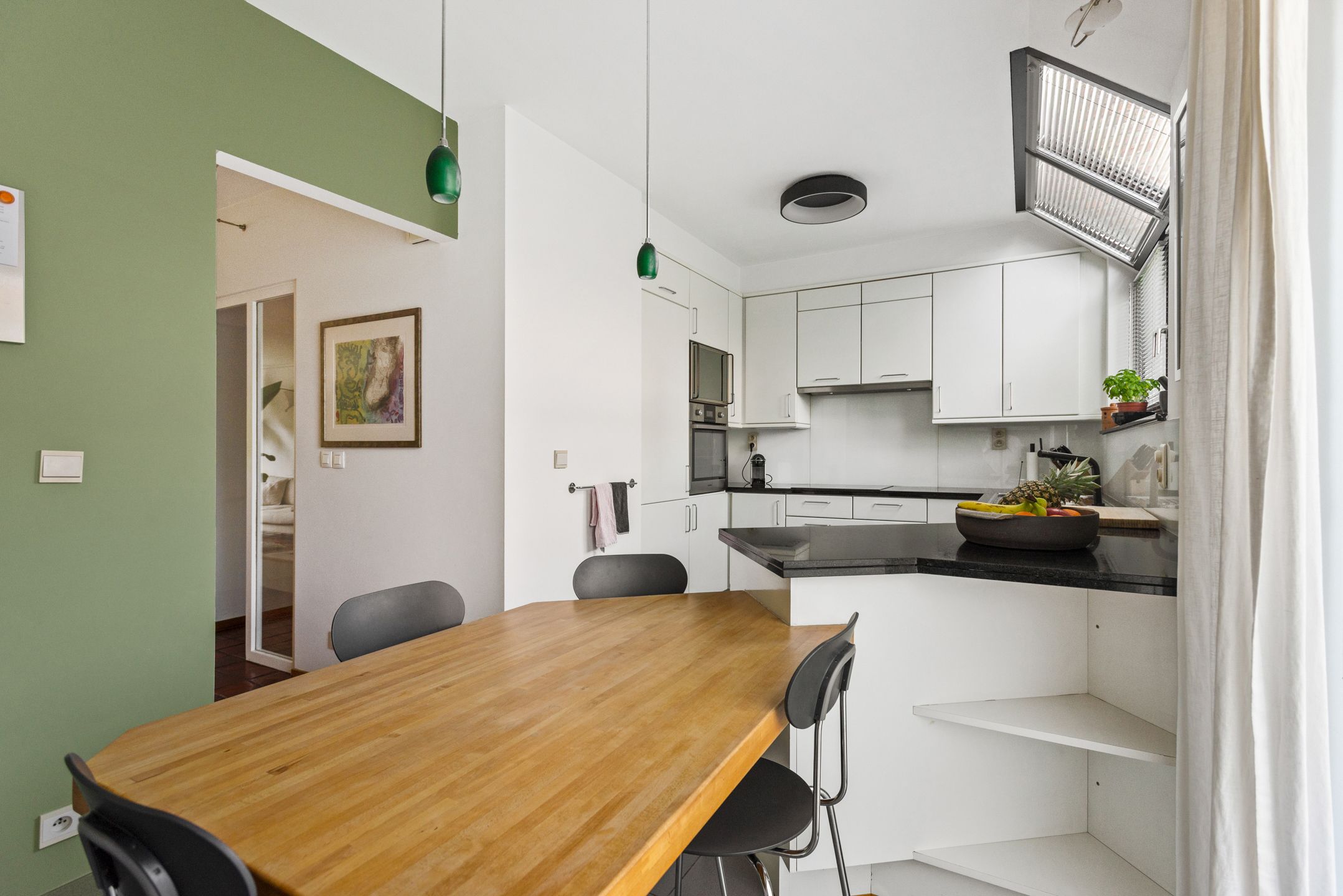 Ruime halfopen woning met schitterende tuin! foto 9