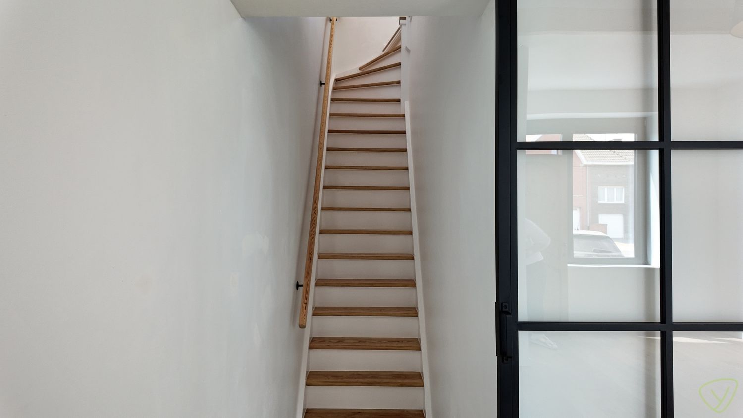 Kwaliteitsvol gerenoveerde en zeer energiezuinige woning vlakbij Veldekensbrug! foto 7