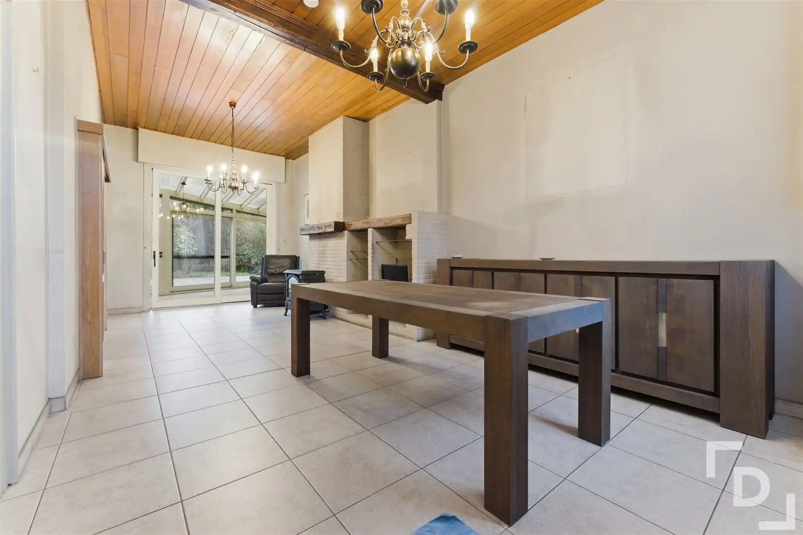 Ruime, te renoveren woning met inpandige garage te koop in centrum Watou foto 6