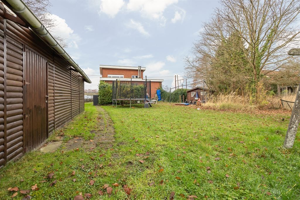 Te renoveren woning met achterliggend weiland foto 16