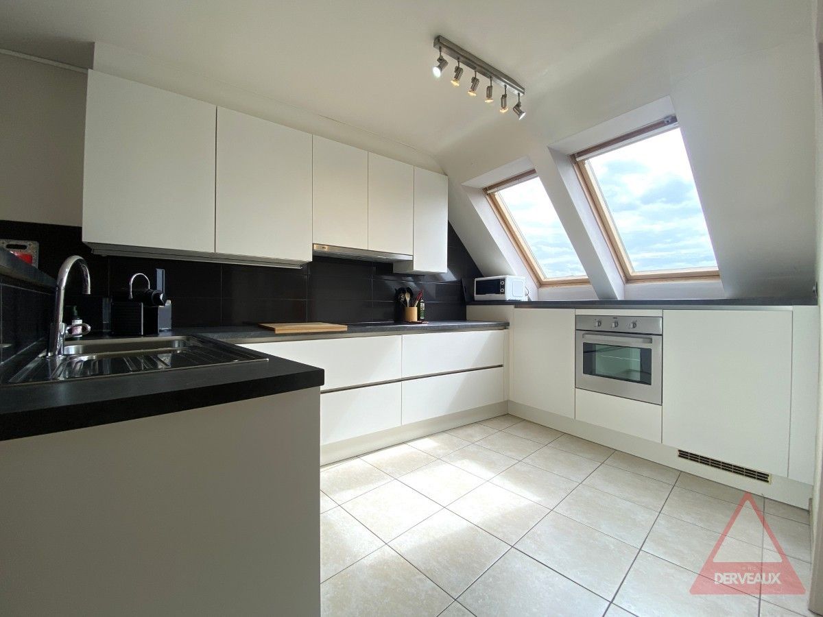 Rumbeke – Lichtrijk duplexappartement met 2 slaapkamers en garage foto 8