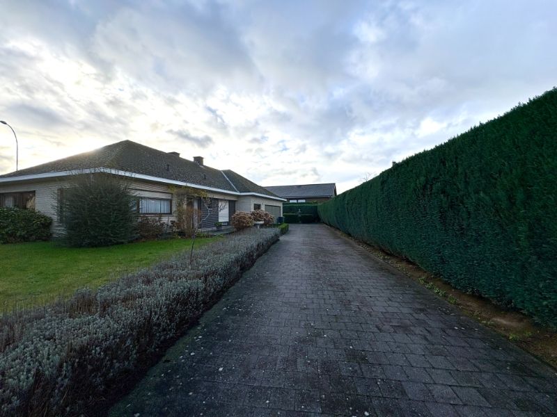 BUNGALOW MET 2 SLAAPKAMERS, TUIN EN DUBBELE GARAGE foto 15