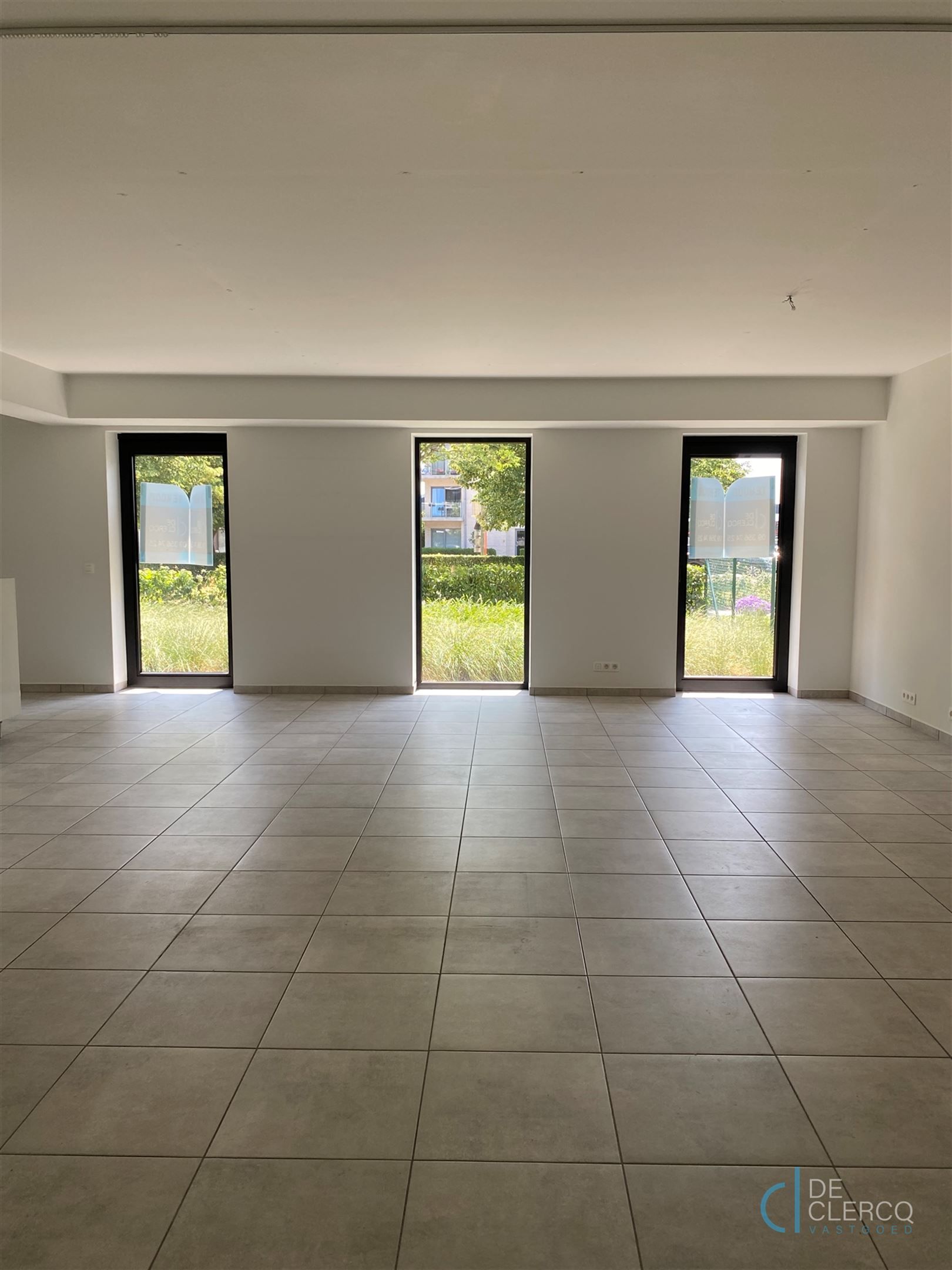 Nieuwbouw handelspand TE KOOP op toplocatie in Lochristi! foto 2
