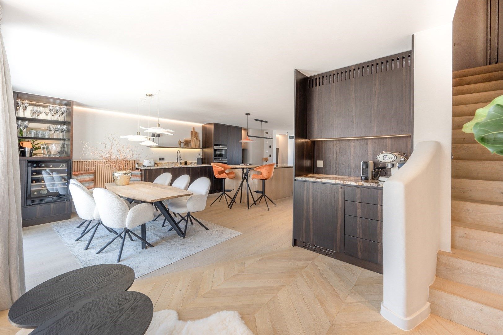 Luxueus gerenoveerd duplex dakappartement met mooie zonneterrassen gelegen in het centrum van Knokke. foto 6