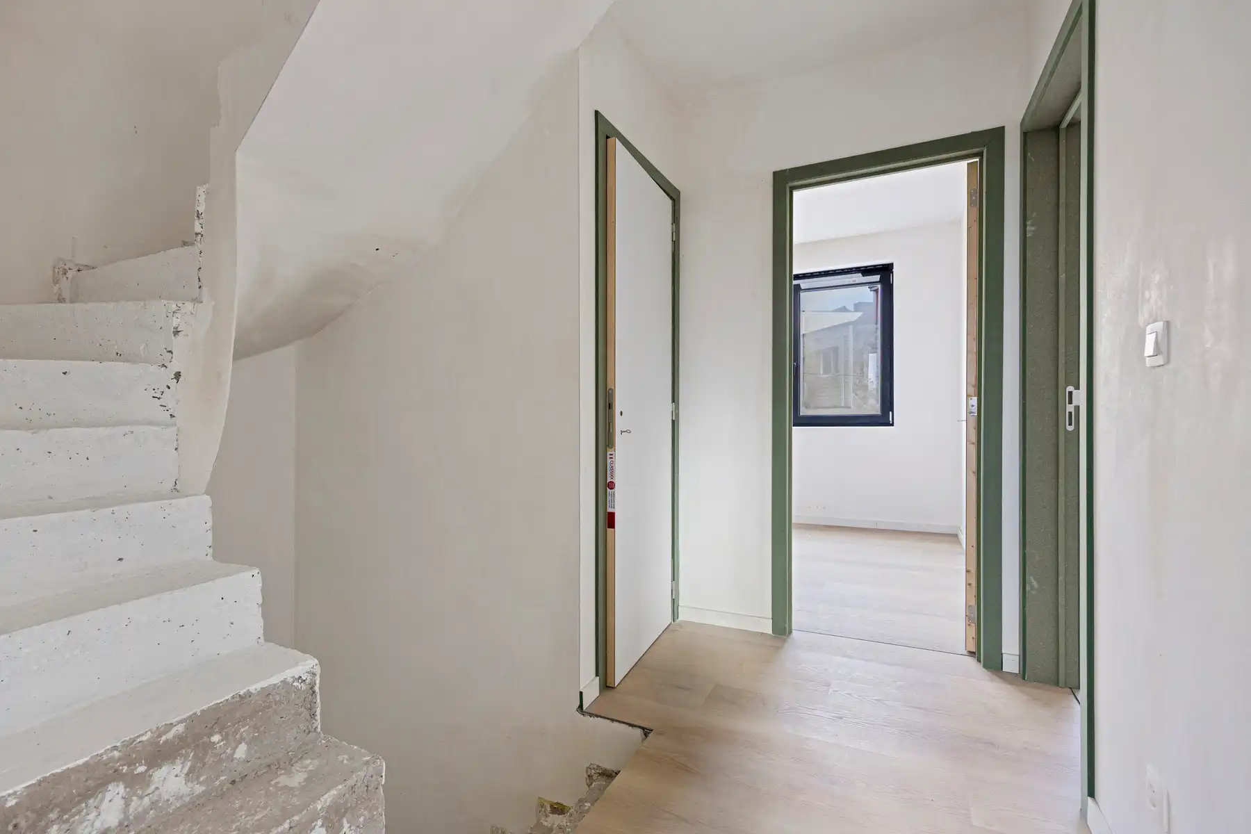 Nieuwbouwwoning met 5 slaapkamers en 1 badkamer. foto 9