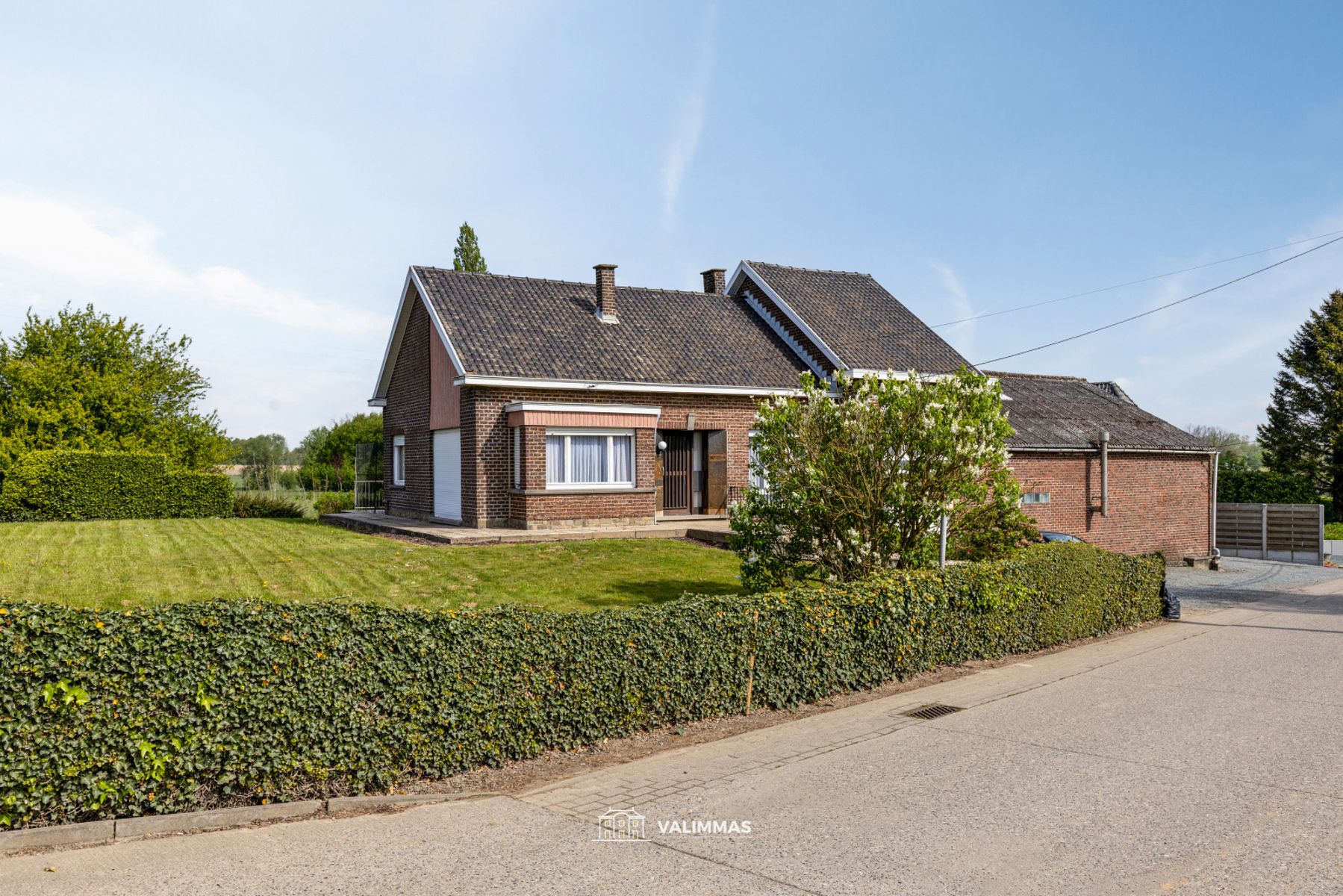 Ruime alleenstaande woning op ± 22 are, met atelier en tuin foto 3