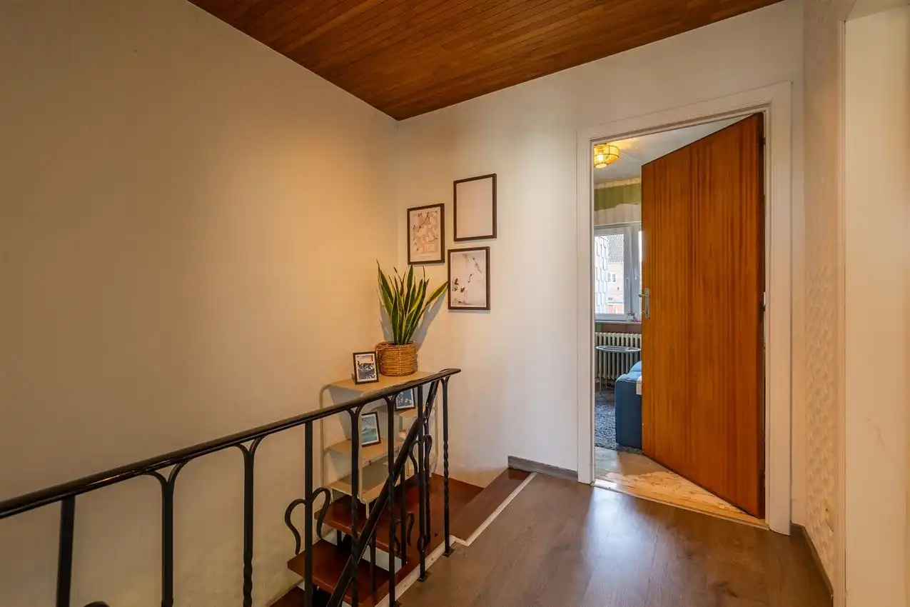 Ruime retrowoning met EPC C,  zuidtuin en achterliggende toegang. foto 16
