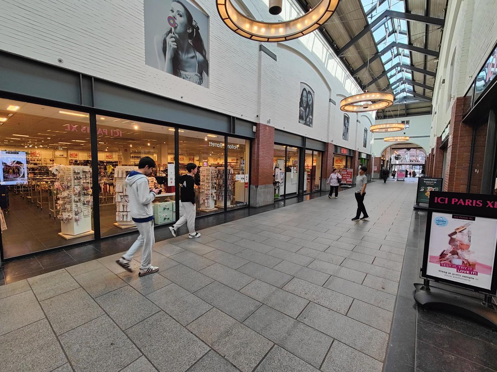 Shopping Center den Tir foto 4