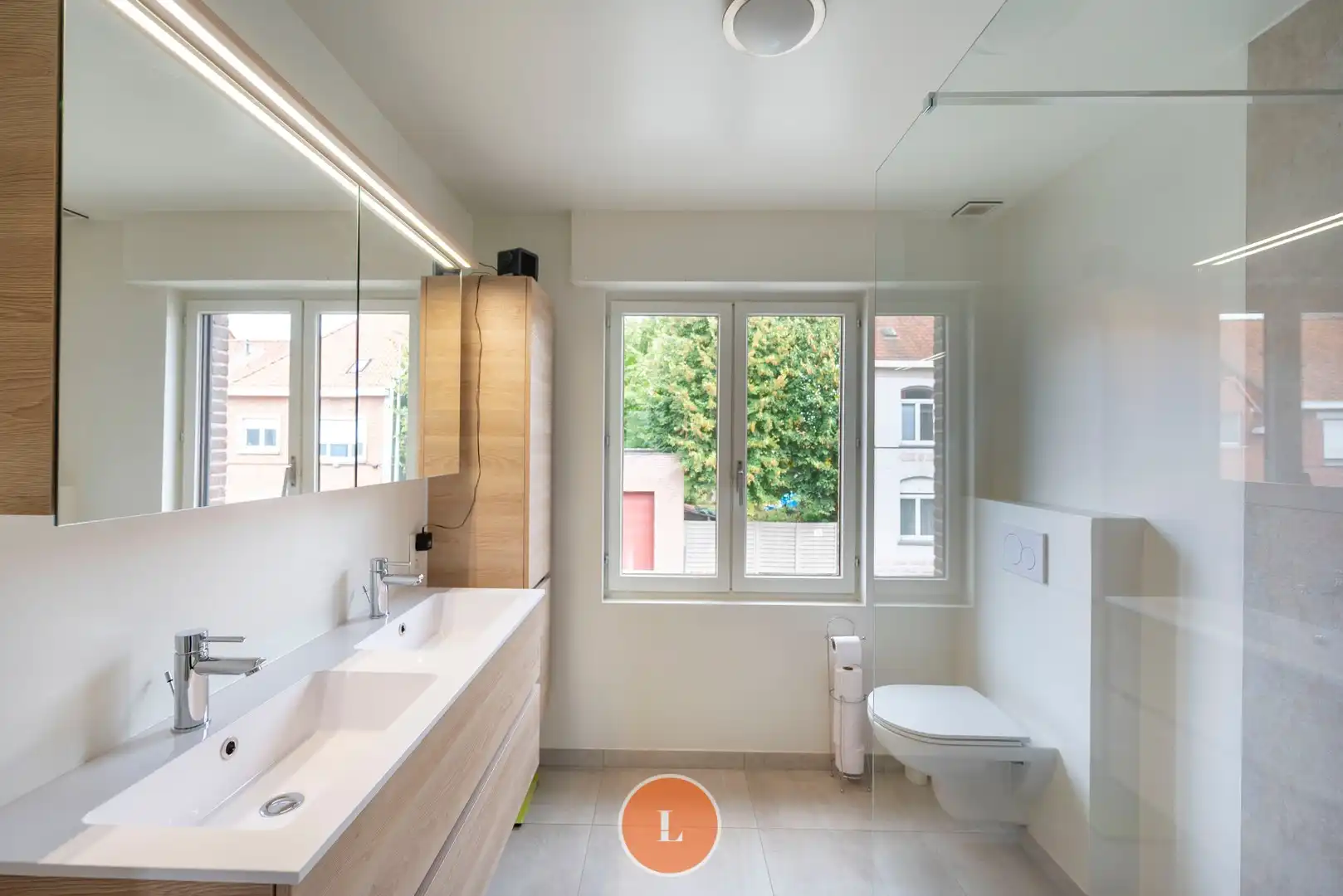 Ruime gezinswoning met grote tuin en uitweg te koop in Menen. foto 21