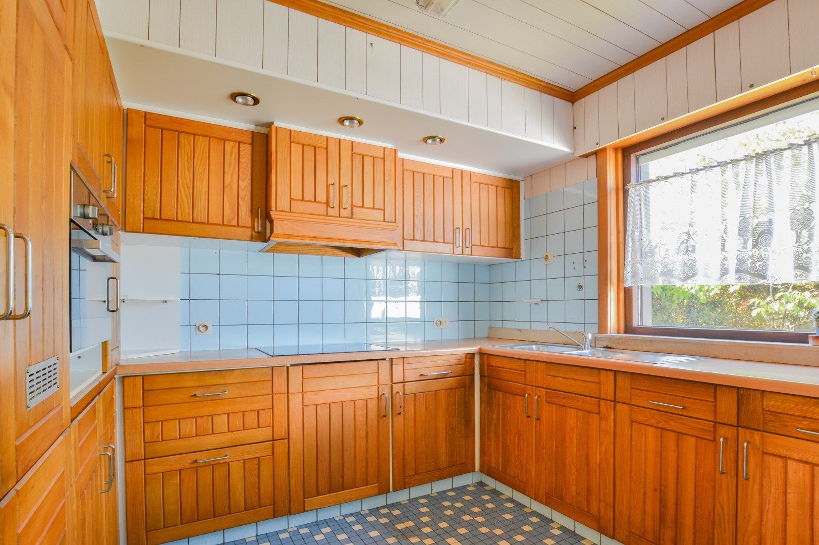 Ruime bungalow op 707 m² op toplocatie in Sint-Andries!  foto 9