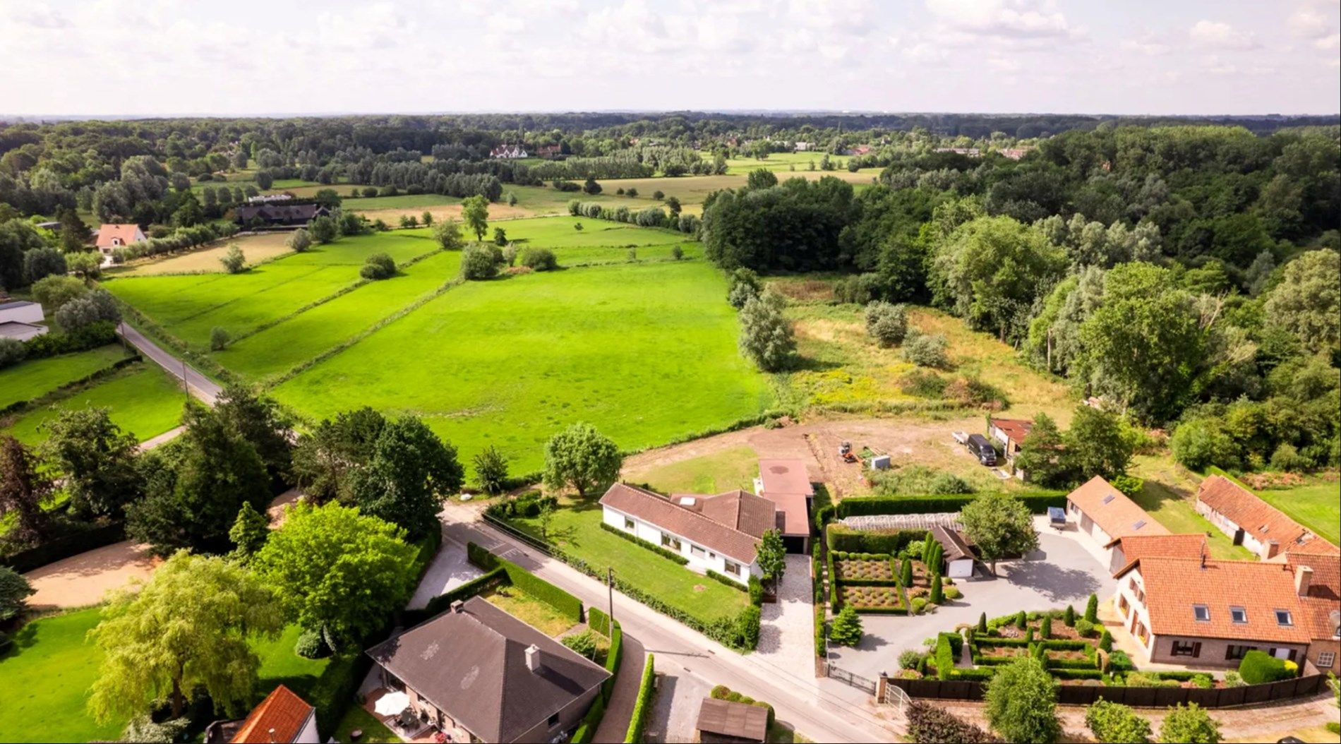 Rustig gelegen bungalow met prachtig zicht foto 14