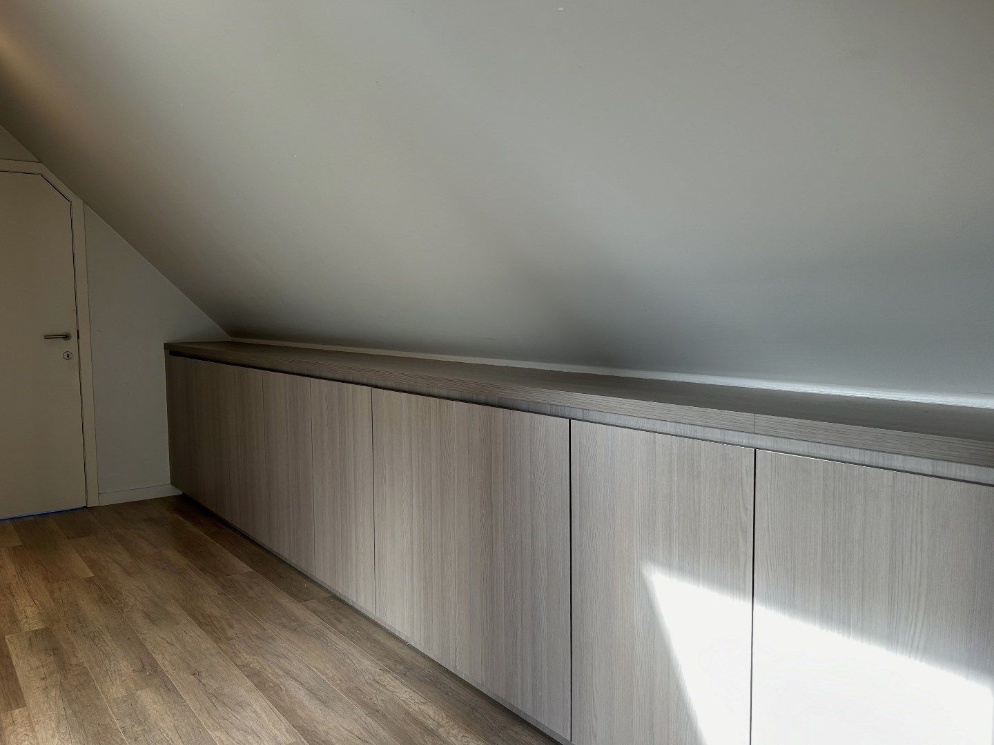 PRACHTIG DUPLEX APPARTEMENT MET 2 SLAAPKAMERS, GARAGEBOX EN AUTOSTAANPLAATS foto 7