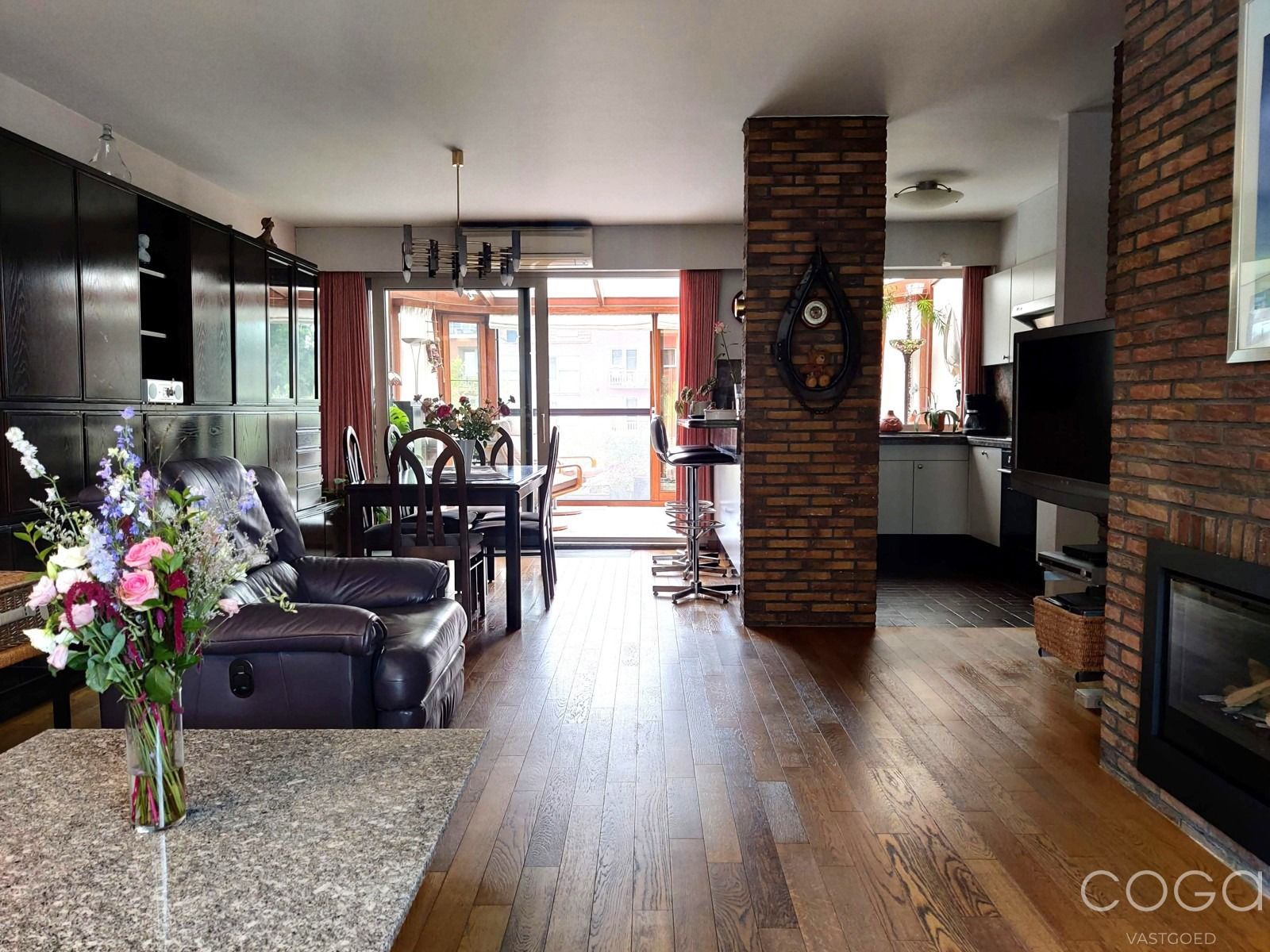 Woning met 4 slaapkamers, garage en tuin foto 5