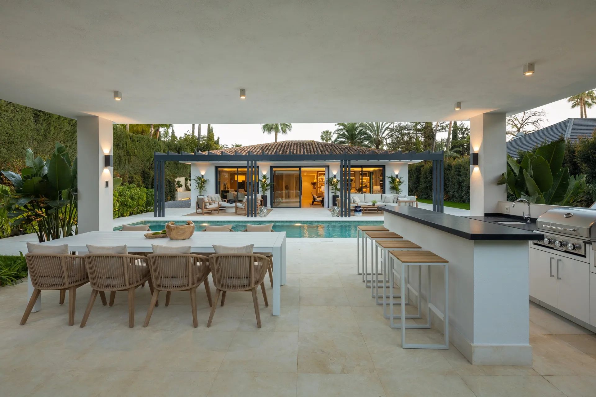 Betoverende moderne villa met een toplocatie in Nueva Andalucia! foto 19