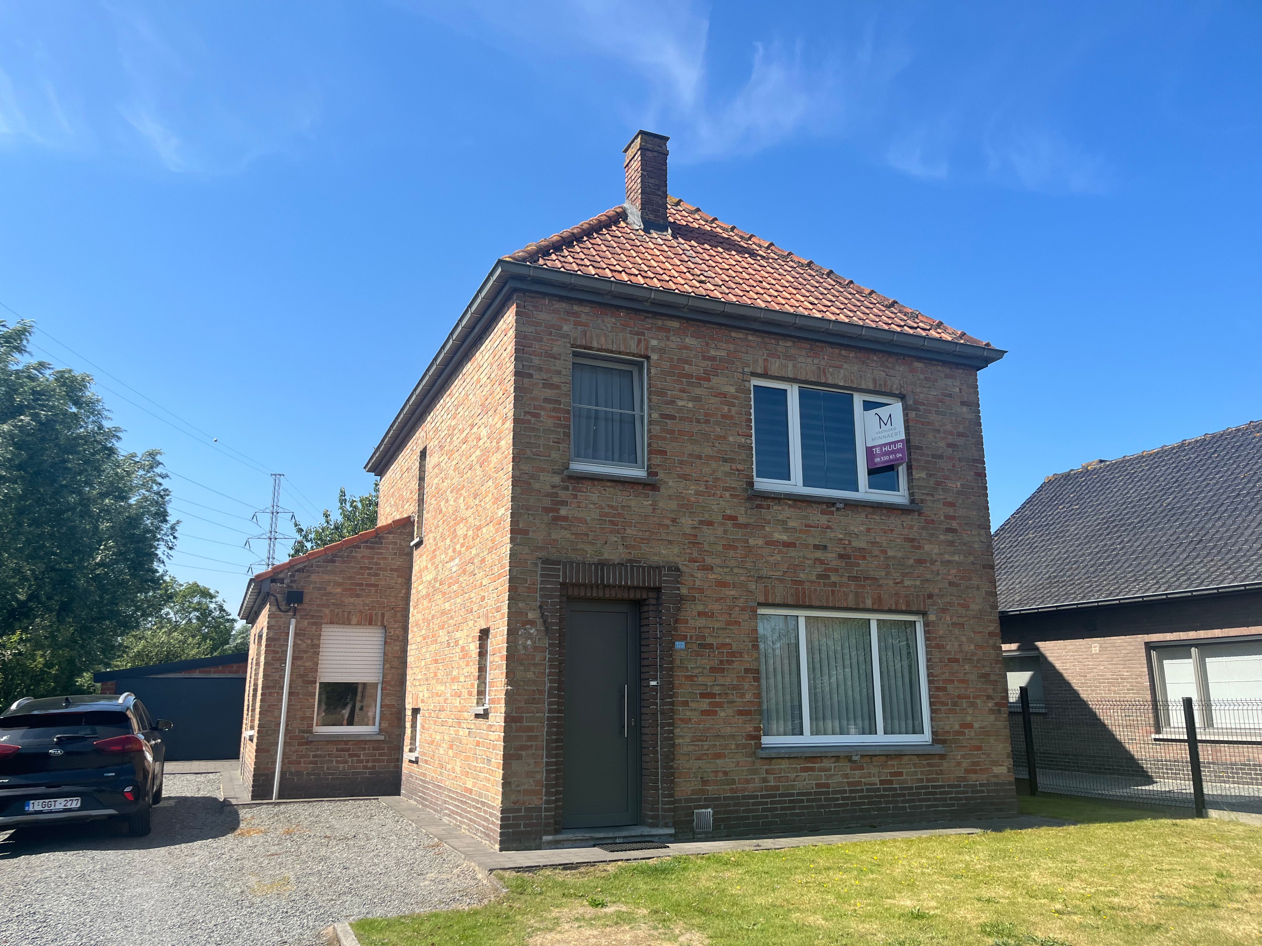 Landelijk gelegen woning met tuin en garage foto {{pictureIndex}}