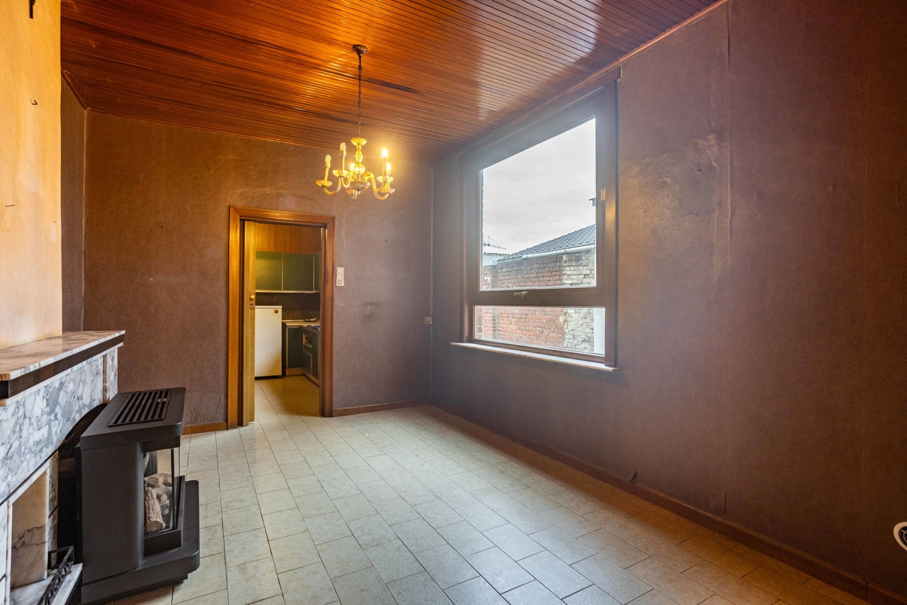 TE RENOVEREN RIJWONING MET TUIN EN GARAGEBOXEN foto 5