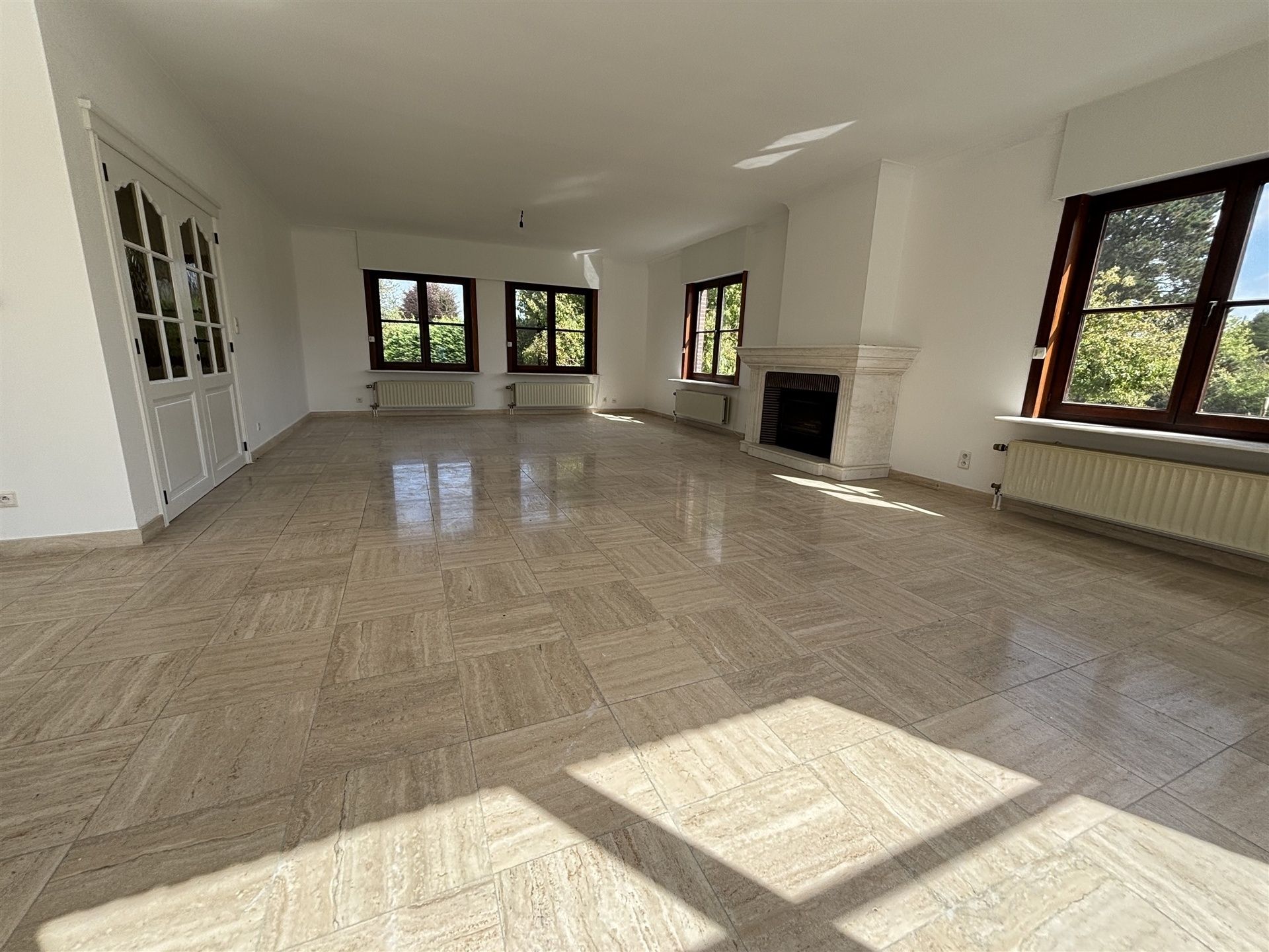 Ruime woning met grote tuin in een rustige straat foto 8