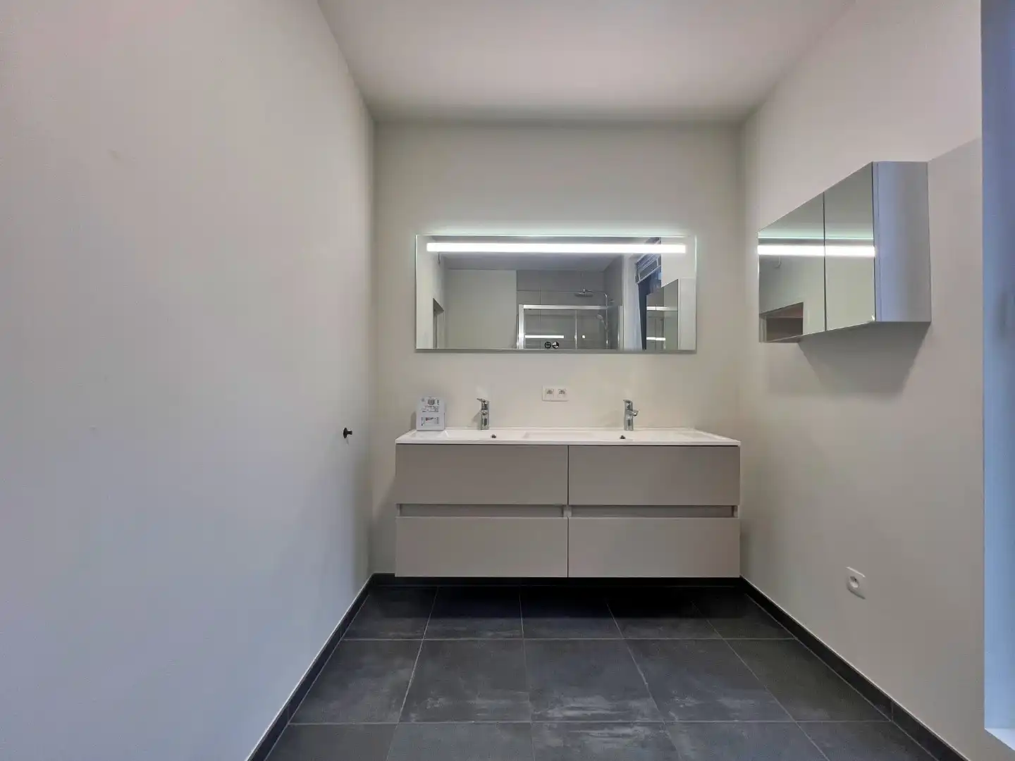 Ruim en energiezuinig 3-slaapkamerappartement in Lovendegem 🌿 foto 12