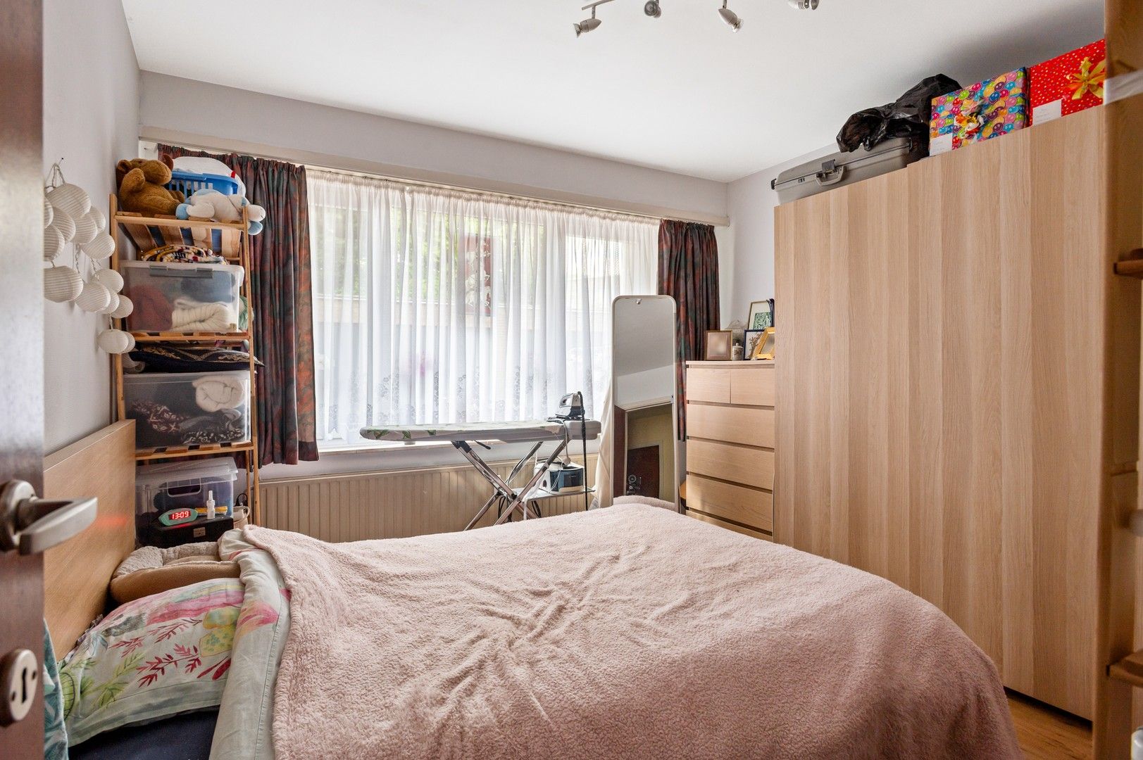Gelijkvloers app. met terras & garage in rustige buurt foto 8