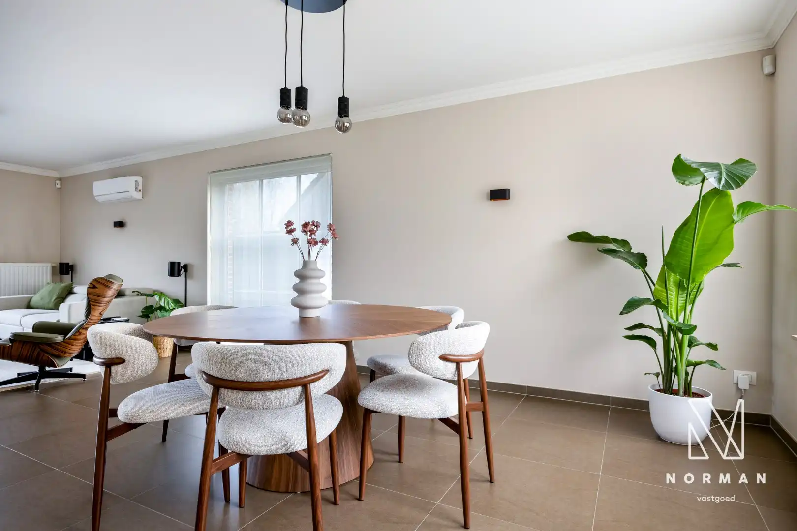 Meer dan instapklare woning (BJ 2013), met tuin, inpandige garage, 3 slks,.. in de Koolakker te Kuurne. foto 3