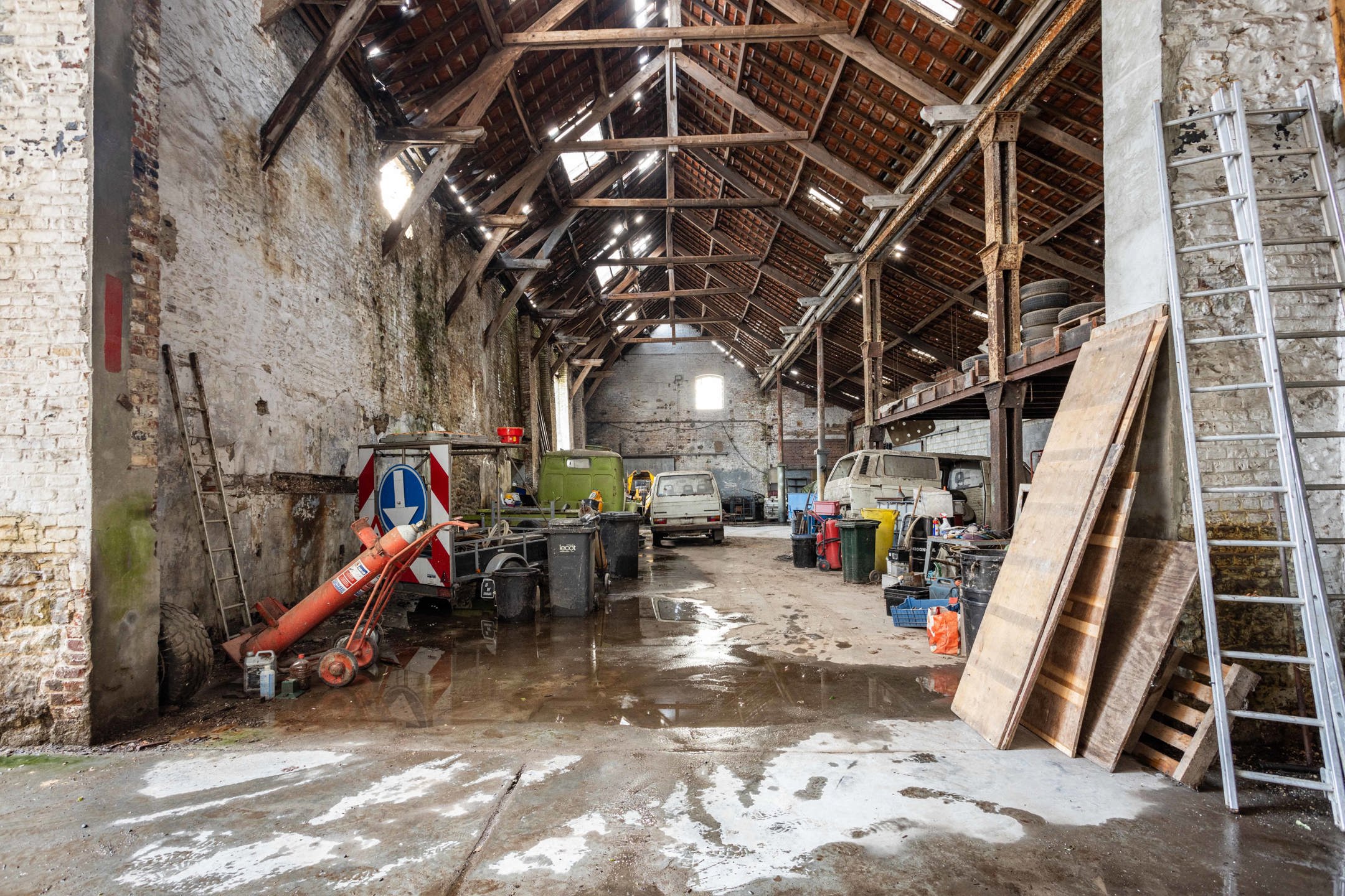 Te renoveren industrieel pand met veel potentieel & ruimte! foto 8