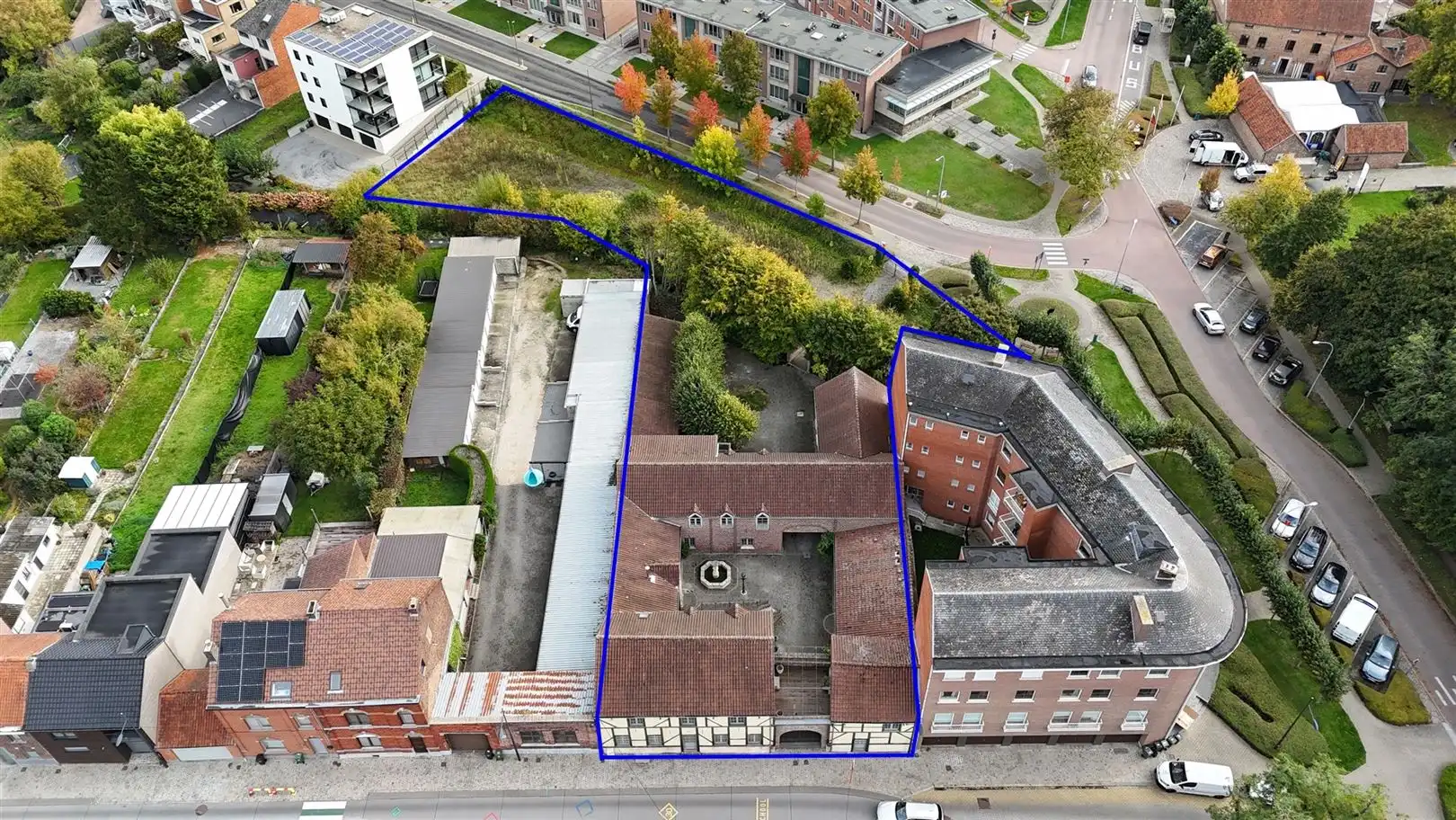 Handelscomplex met appartement in centrum Landen foto 4