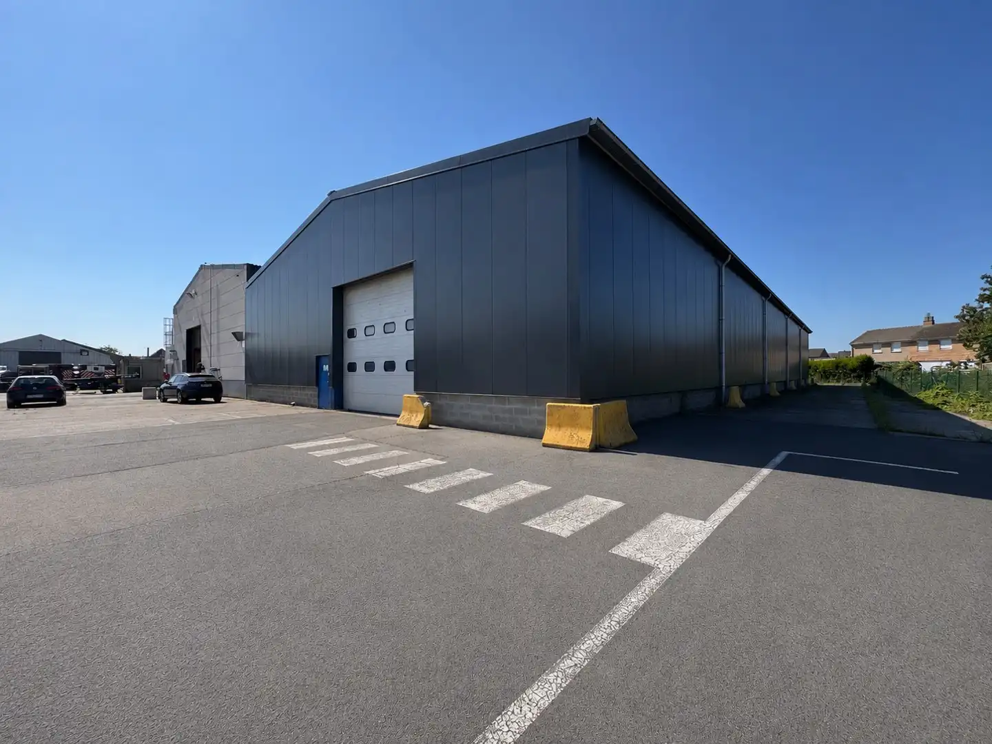 Magazijnruimte van 1.000 m² met mezzanine te huur in Zedelgem foto {{pictureIndex}}
