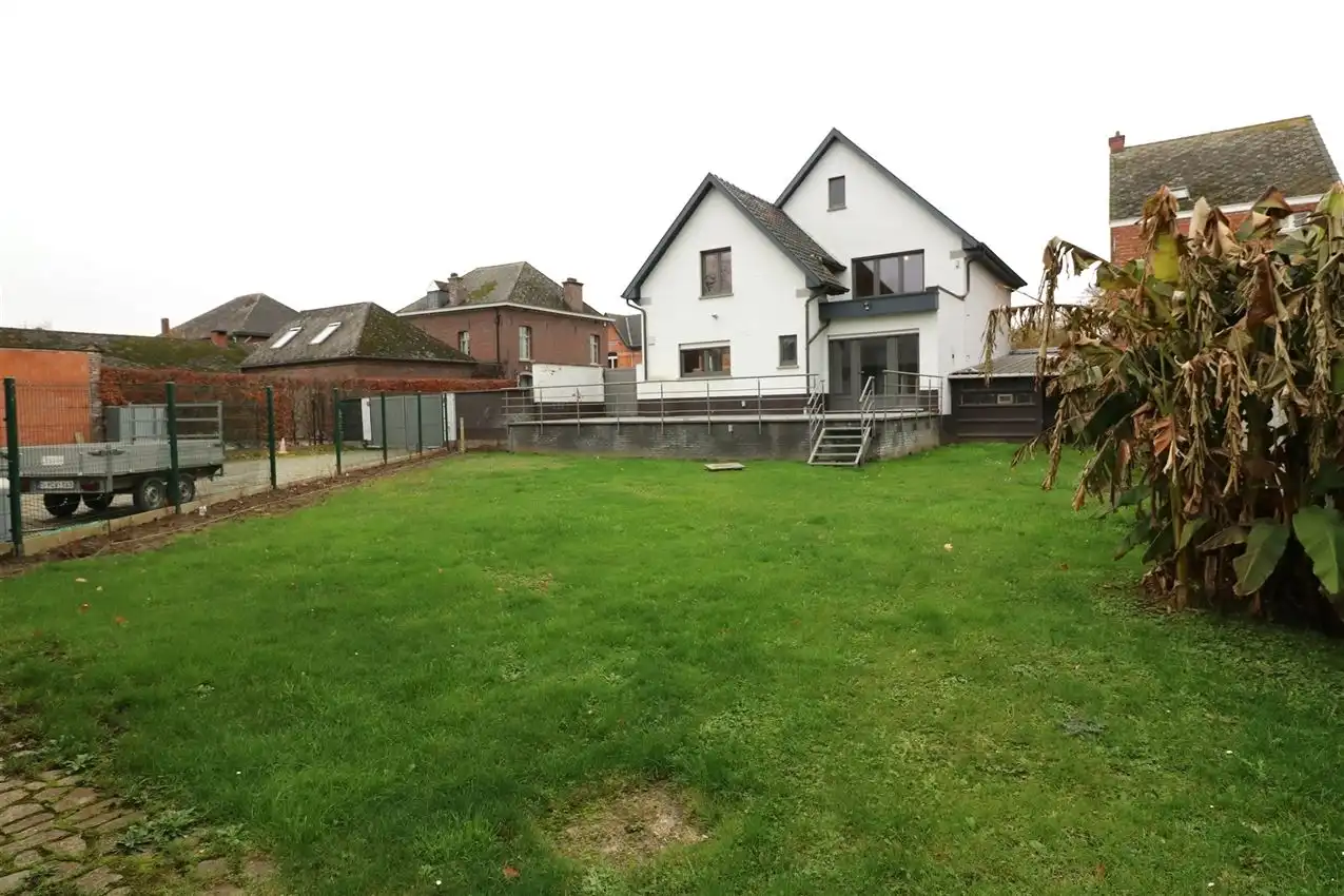 Villawoning, nabij station, 3 slpk., mooie omgeving, instapklaar foto {{pictureIndex}}